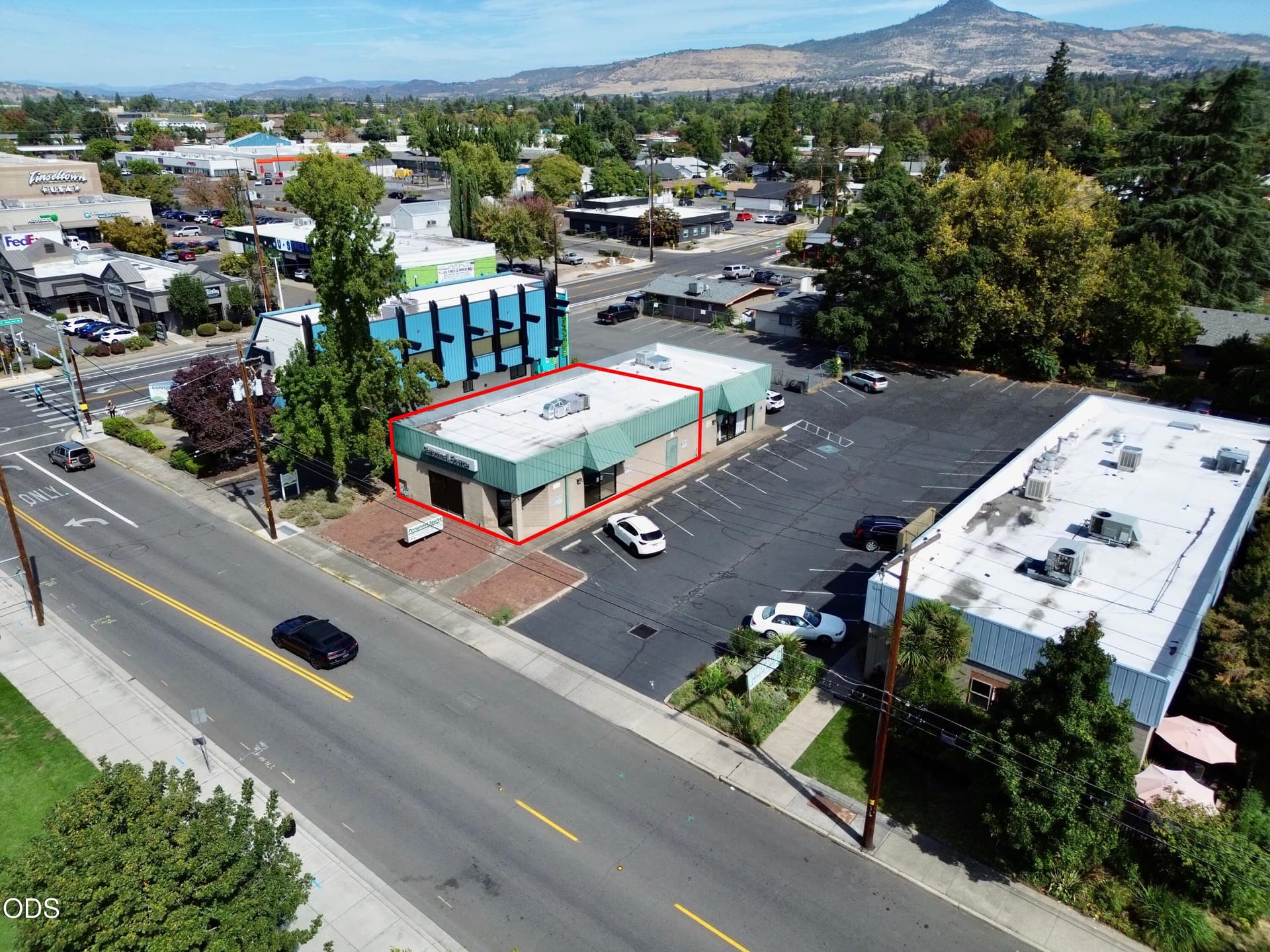1. Photo 1 of 32, 110 Hawthorne Street Unit A, Medford, OR 97504