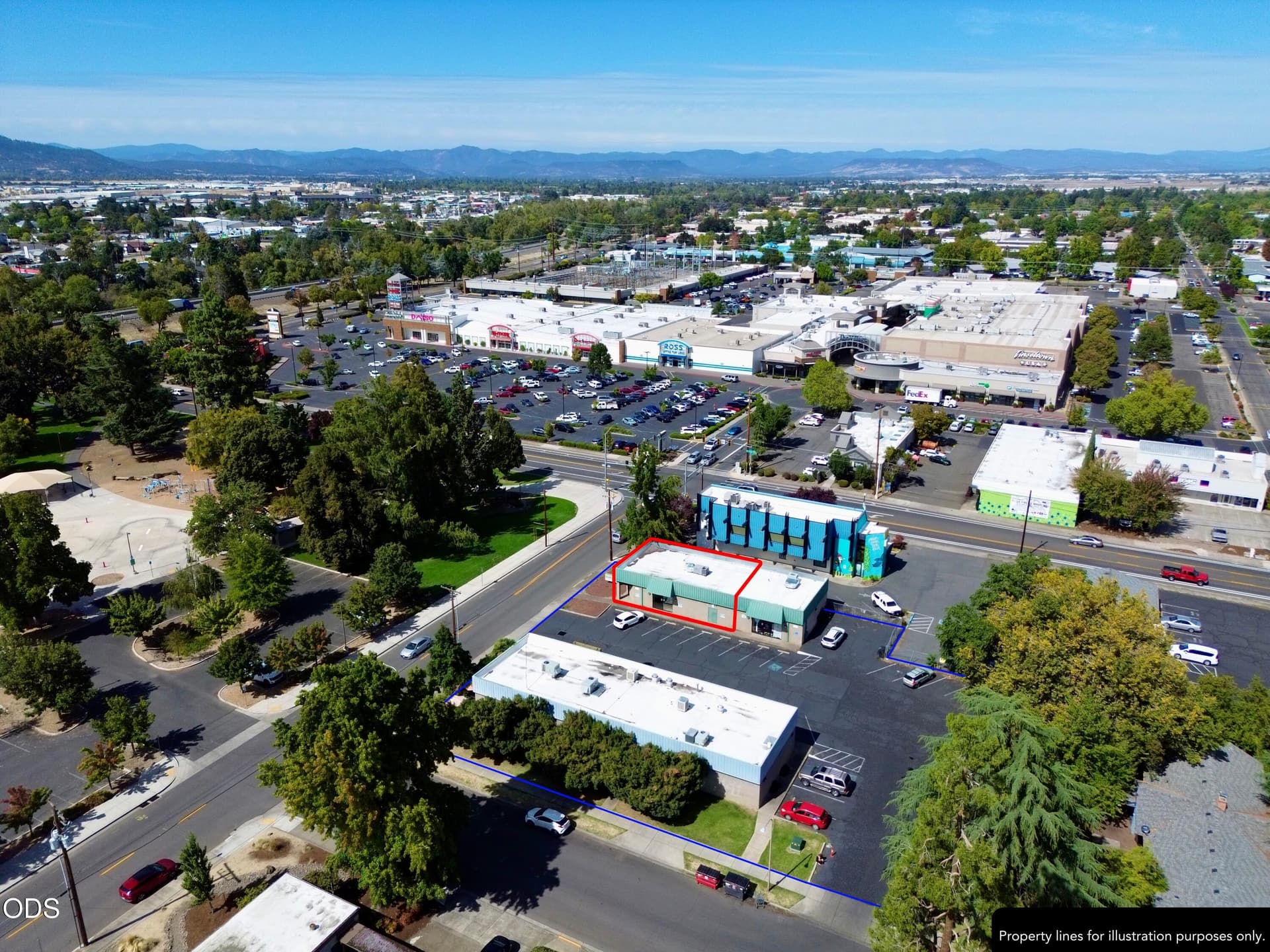 3. Photo 3 of 32, 110 Hawthorne Street Unit A, Medford, OR 97504