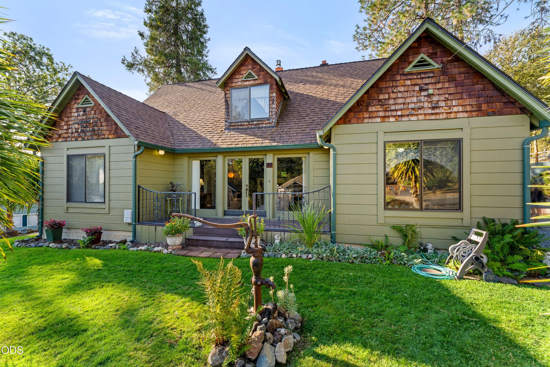 19-EXT (15 of 17). Photo 1 of 45, 1211 NW B Street, Grants Pass, OR 97526