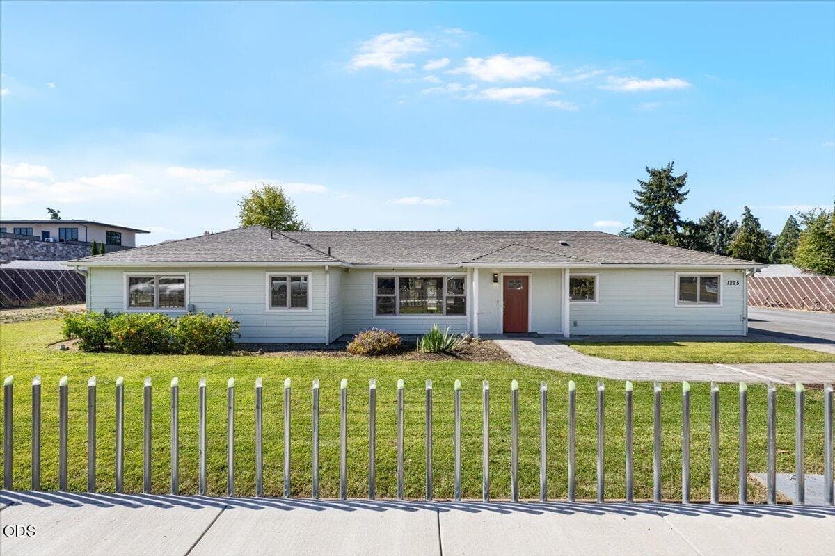 Corona. Photo 1 of 46, 1225 Corona Avenue, Medford, OR 97504