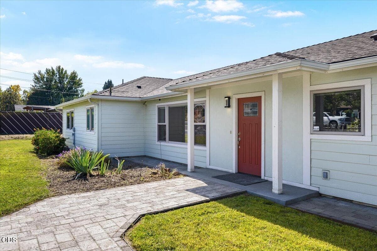 Corona. Photo 3 of 46, 1225 Corona Avenue, Medford, OR 97504