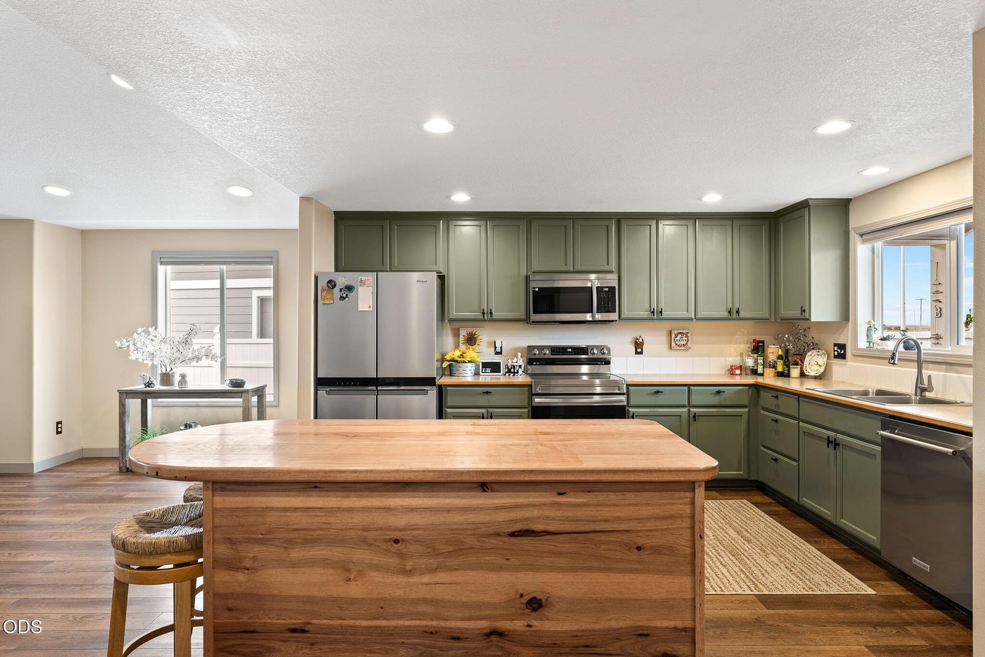 Kitchen. Photo 5 of 45, 233 Center Ridge Drive, Culver, OR 97734