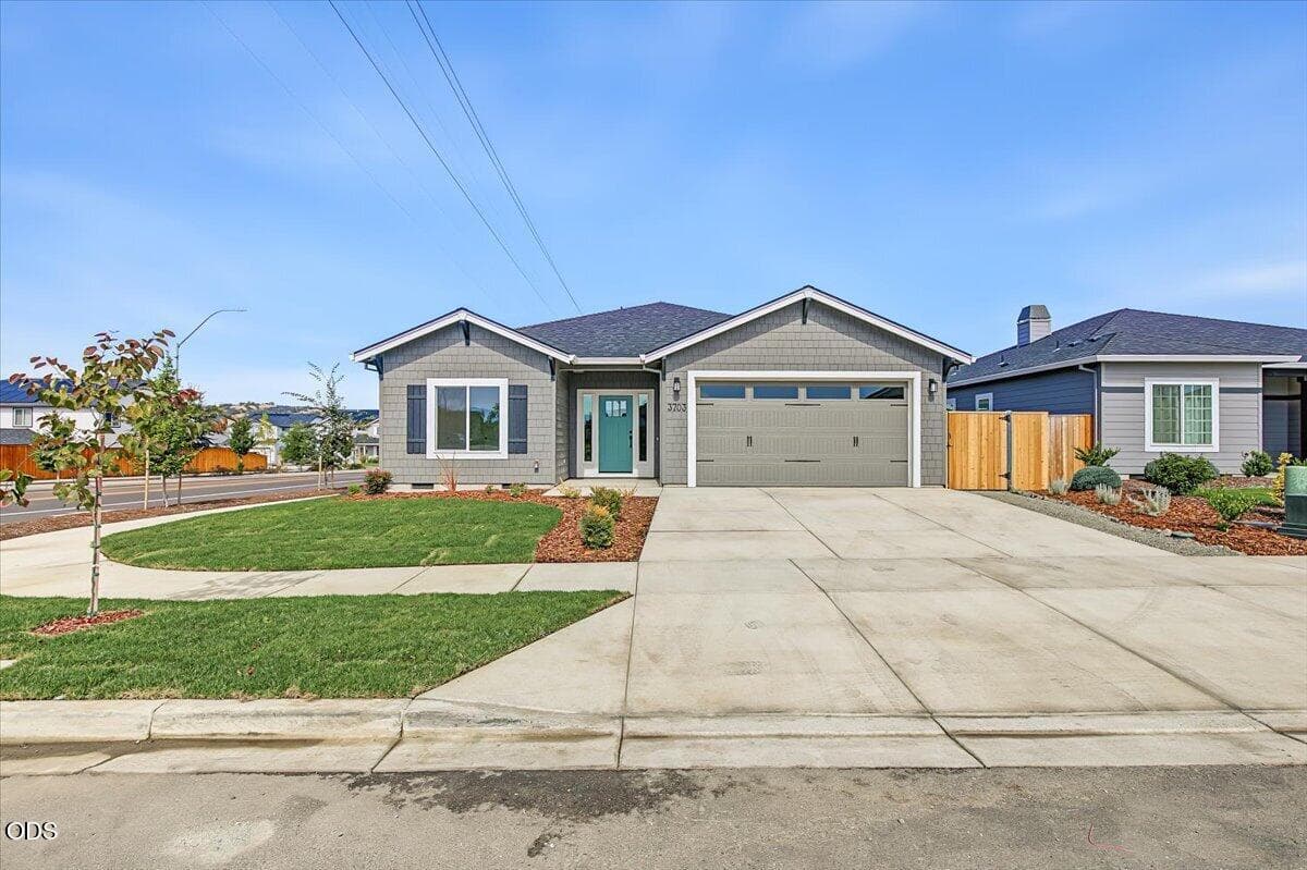 02-2. Photo 2 of 41, 3703 Carlin Drive, Medford, OR 97504