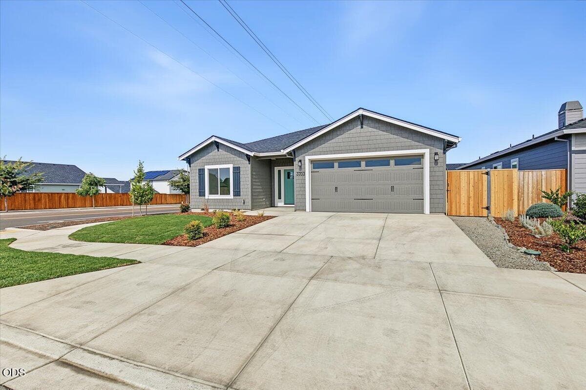 03-3. Photo 3 of 41, 3703 Carlin Drive, Medford, OR 97504