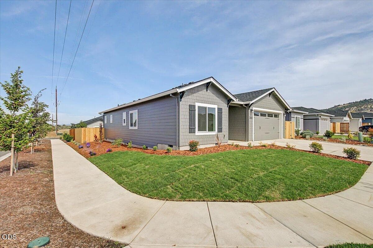 04-4. Photo 4 of 41, 3703 Carlin Drive, Medford, OR 97504