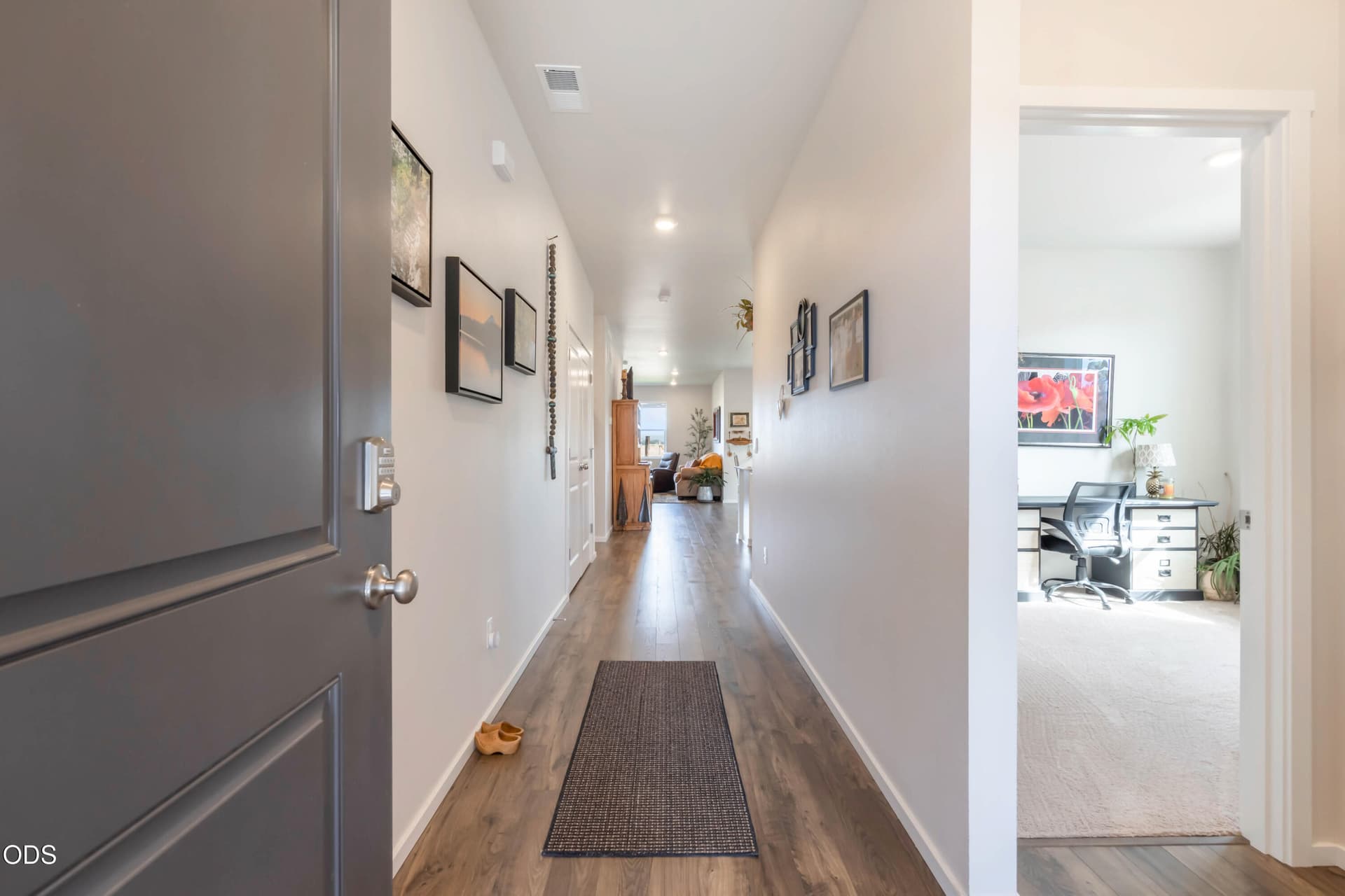 Entry. Photo 3 of 34, 424 SE Stetson Court, Prineville, OR 97754