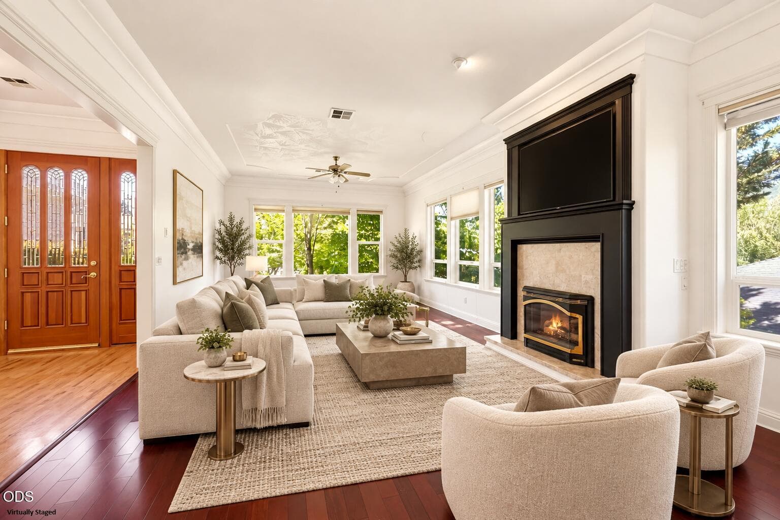 Morgan LR 2 - Staged. Photo 4 of 70, 1119 NW Morgan Lane, Grants Pass, OR 97526