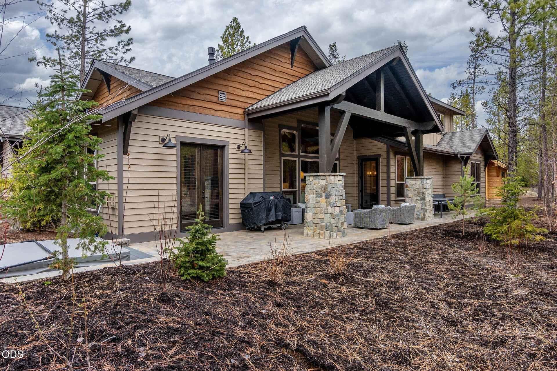 3 - 30. Photo 3 of 23, 56887 Dancing Rock Loop Unit 15B, Bend, OR 97707