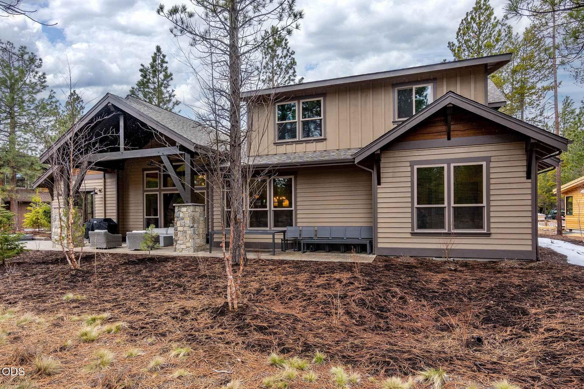 4 - 32. Photo 4 of 23, 56887 Dancing Rock Loop Unit 15B, Bend, OR 97707