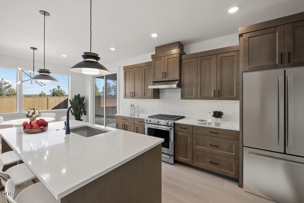 PT303- Shasta-N-Classic-Kitchen. Photo 2 of 19, 3064 NE Brownstone Place, Bend, OR 97701