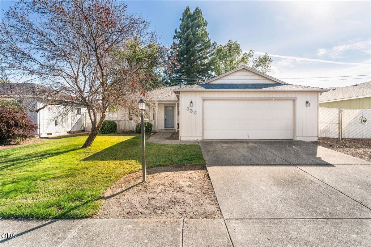 01-Home. Photo 1 of 18, 336 Sandi Way, Eagle Point, OR 97524