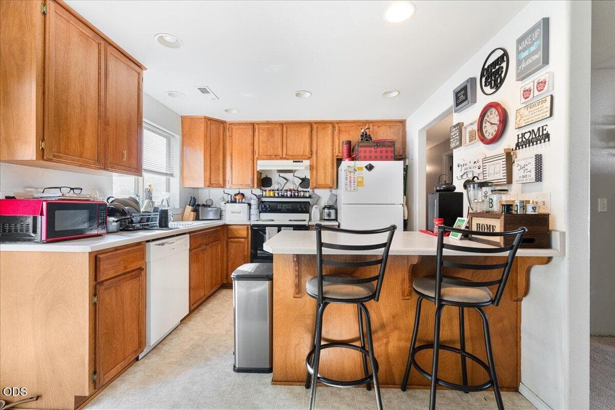 08-Kitchen. Photo 3 of 18, 336 Sandi Way, Eagle Point, OR 97524