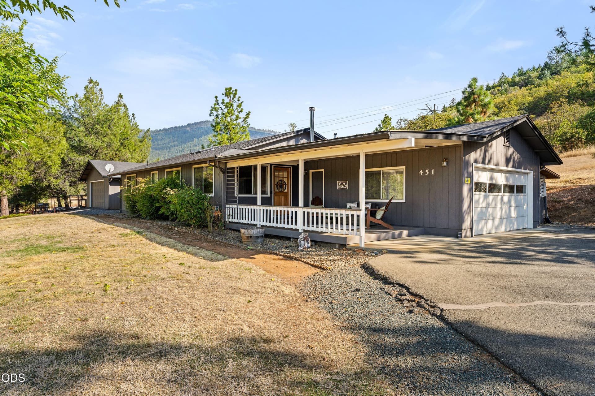 09-EXT (3 of 13). Photo 2 of 42, 451 Buysman Way, Grants Pass, OR 97526