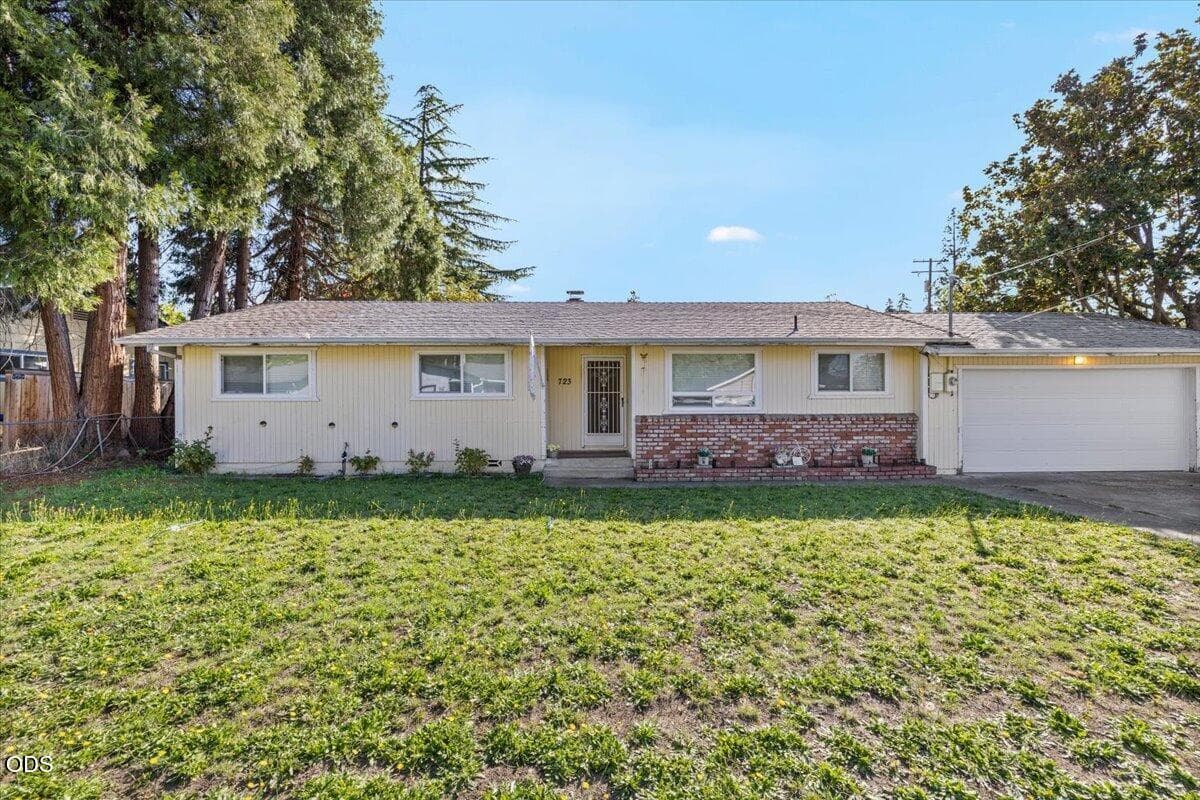 02-CI_1221. Photo 1 of 21, 723 SW Cypress Street, Grants Pass, OR 97526