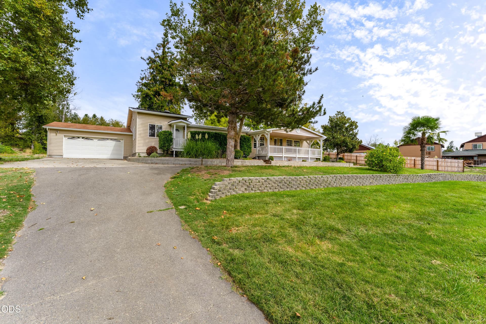 EXT2 (9 of 22). Photo 2 of 39, 5550 Demaray Drive, Grants Pass, OR 97527