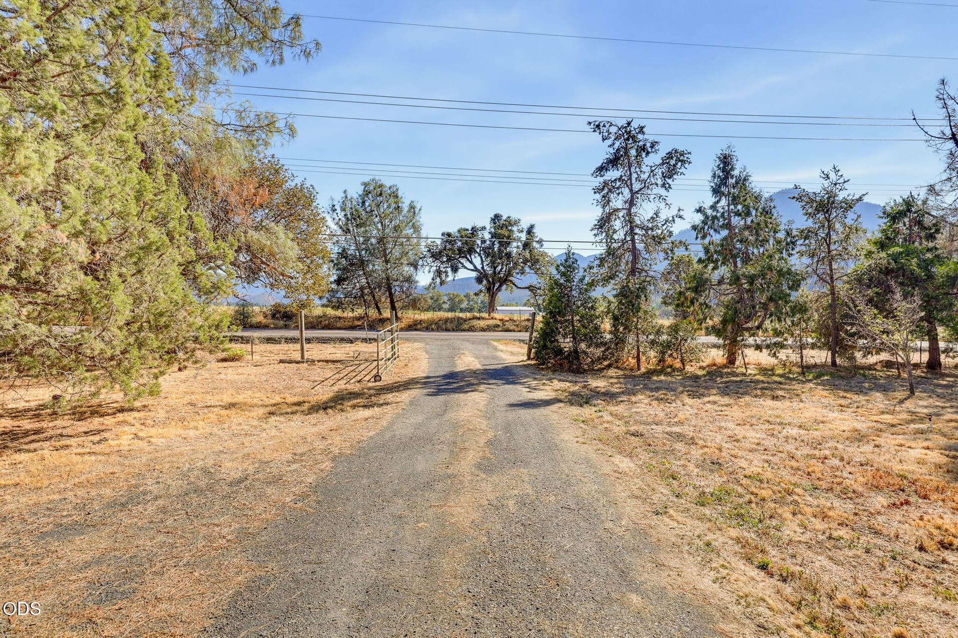 Apx238H00004. Photo 4 of 37, 8744 Highway 238, Jacksonville, OR 97530