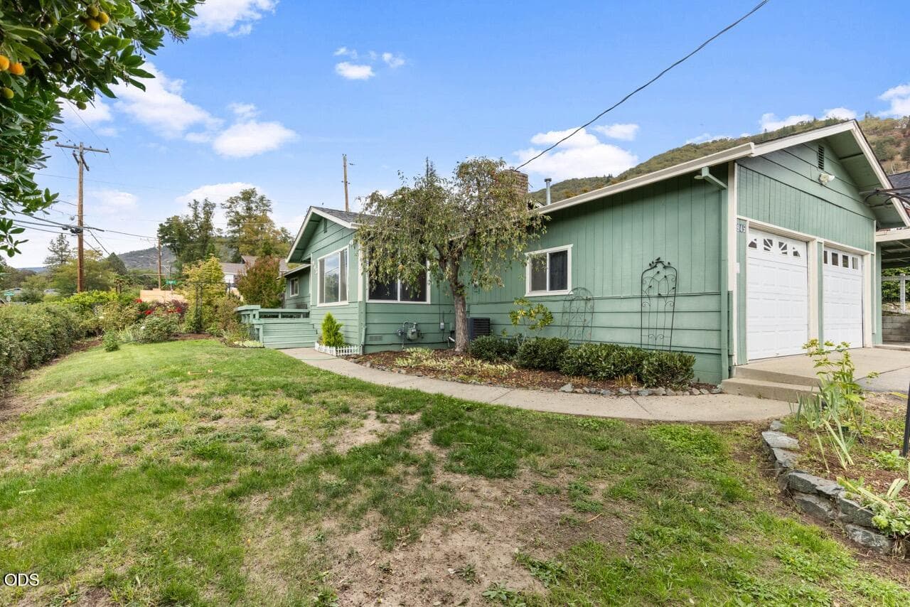 EP1A8738 Large. Photo 1 of 39, 945 NE Beacon Drive, Grants Pass, OR 97526