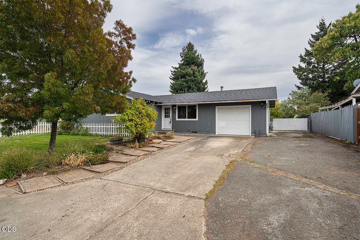 DSC03720-HDR-Edit. Photo 3 of 32, 112 Saxbury Drive, Central Point, OR 97502