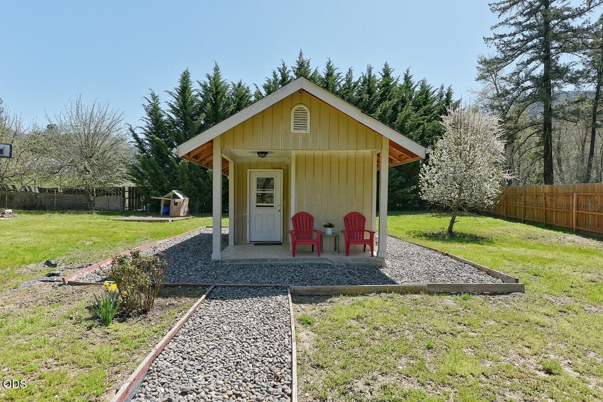 15. Photo 4 of 38, 3919 Little Applegate Road, Jacksonville, OR 97530