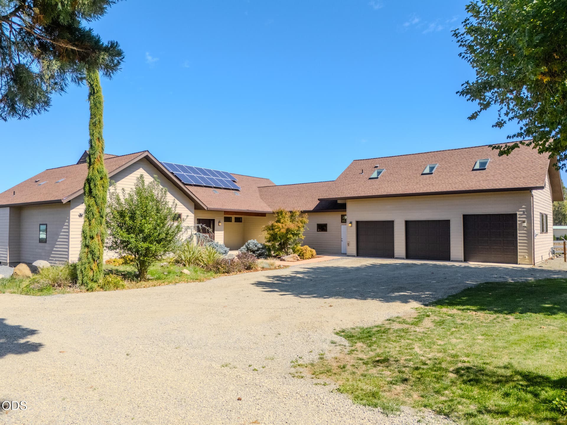DJI_20260923041358_0118_D-HDR. Photo 2 of 57, 2110 Houston Road, Phoenix, OR 97535
