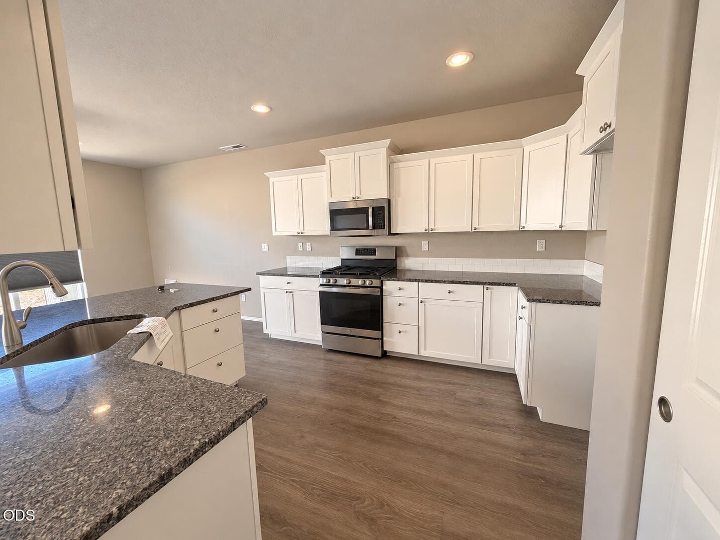 5aef9ff2-5f30-443e-ac77-841e46bd9375. Photo 4 of 17, 3523 Carlin Drive, Medford, OR 97504