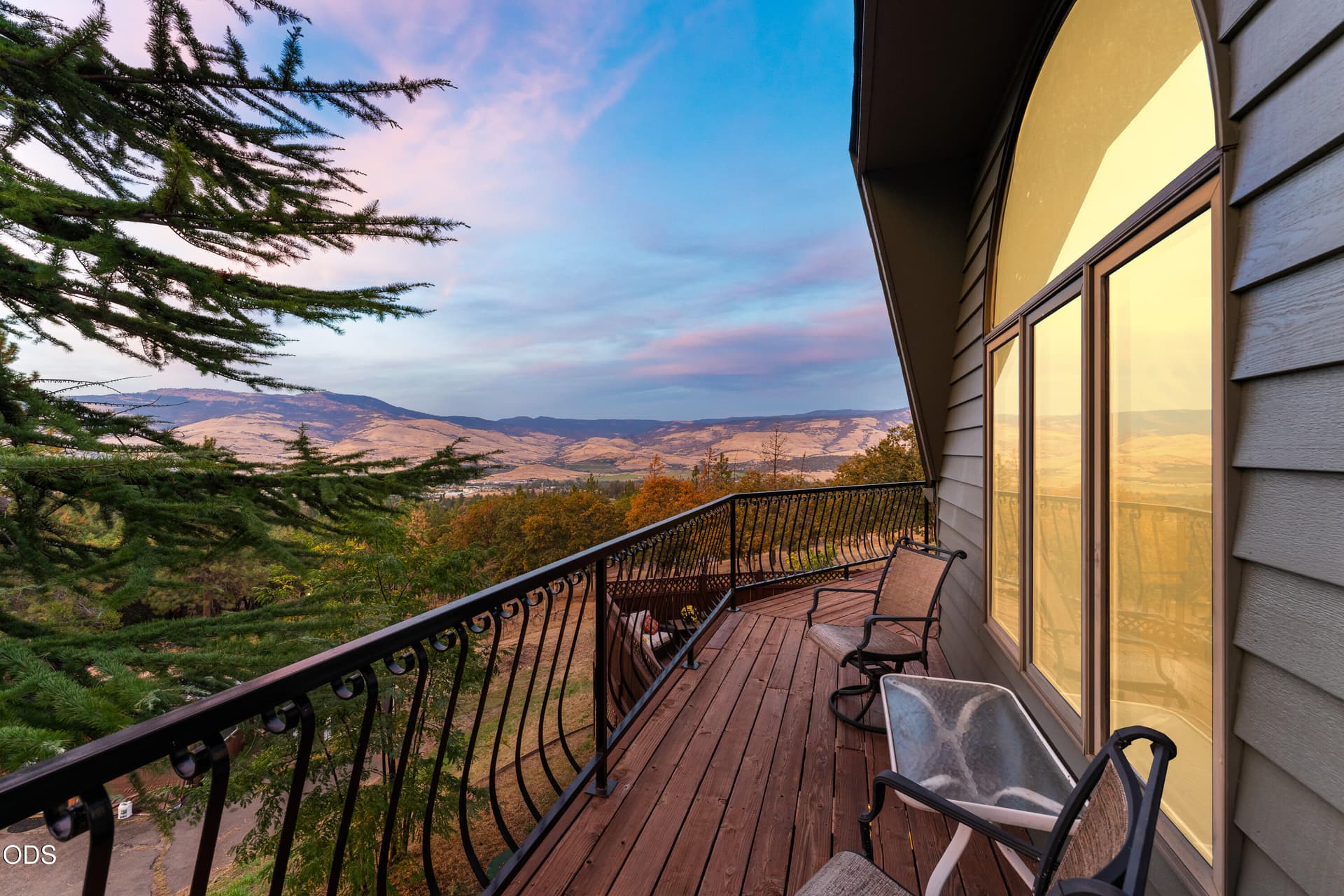 TWILIGHT (3 of 11). Photo 3 of 60, 2200 Lupine Drive, Ashland, OR 97520