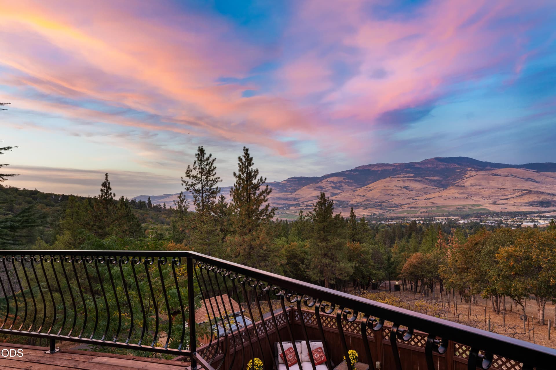 TWILIGHT (4 of 11). Photo 4 of 60, 2200 Lupine Drive, Ashland, OR 97520
