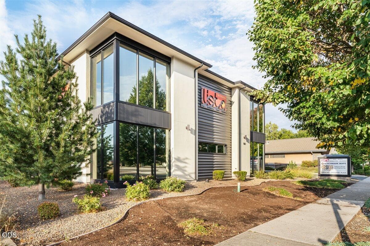 1. Photo 1 of 51, 817 O'Hare Parkway, Medford, OR 97504