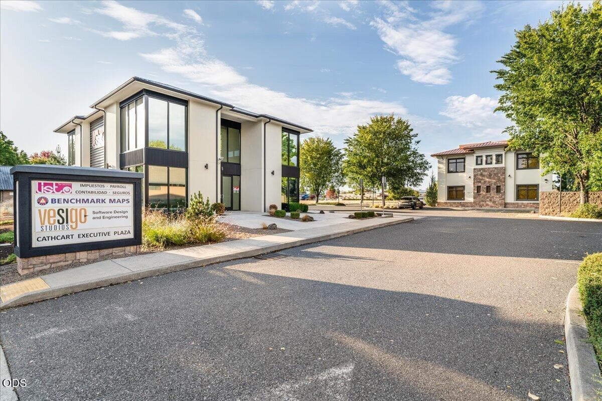 5. Photo 5 of 51, 817 O'Hare Parkway, Medford, OR 97504