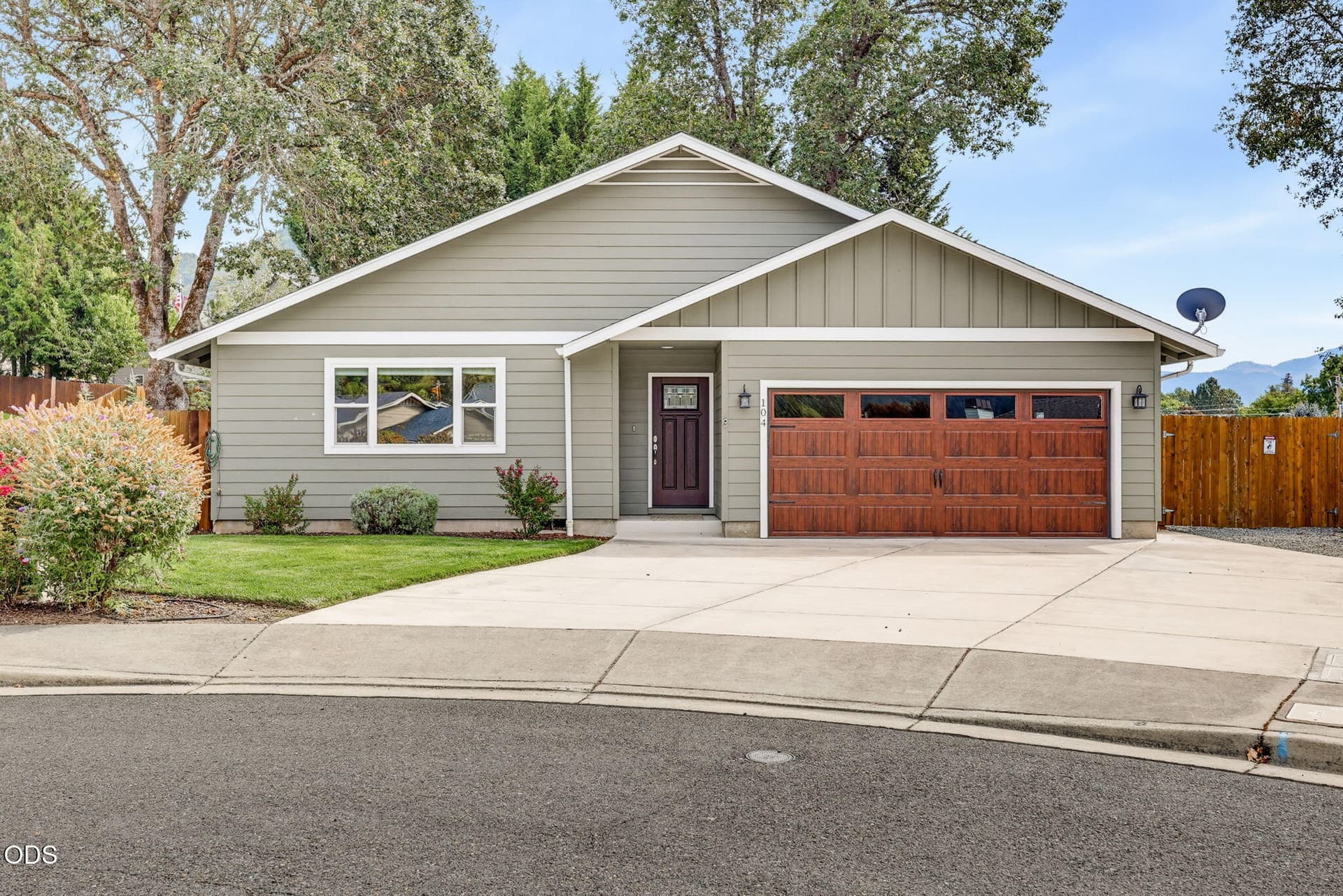 APX_0816. Photo 1 of 32, 104 Vista Circle, Rogue River, OR 97537