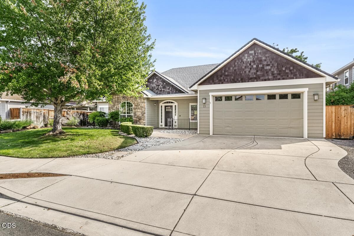 Home 2 New. Photo 1 of 33, 13 Portabello Way, Eagle Point, OR 97524