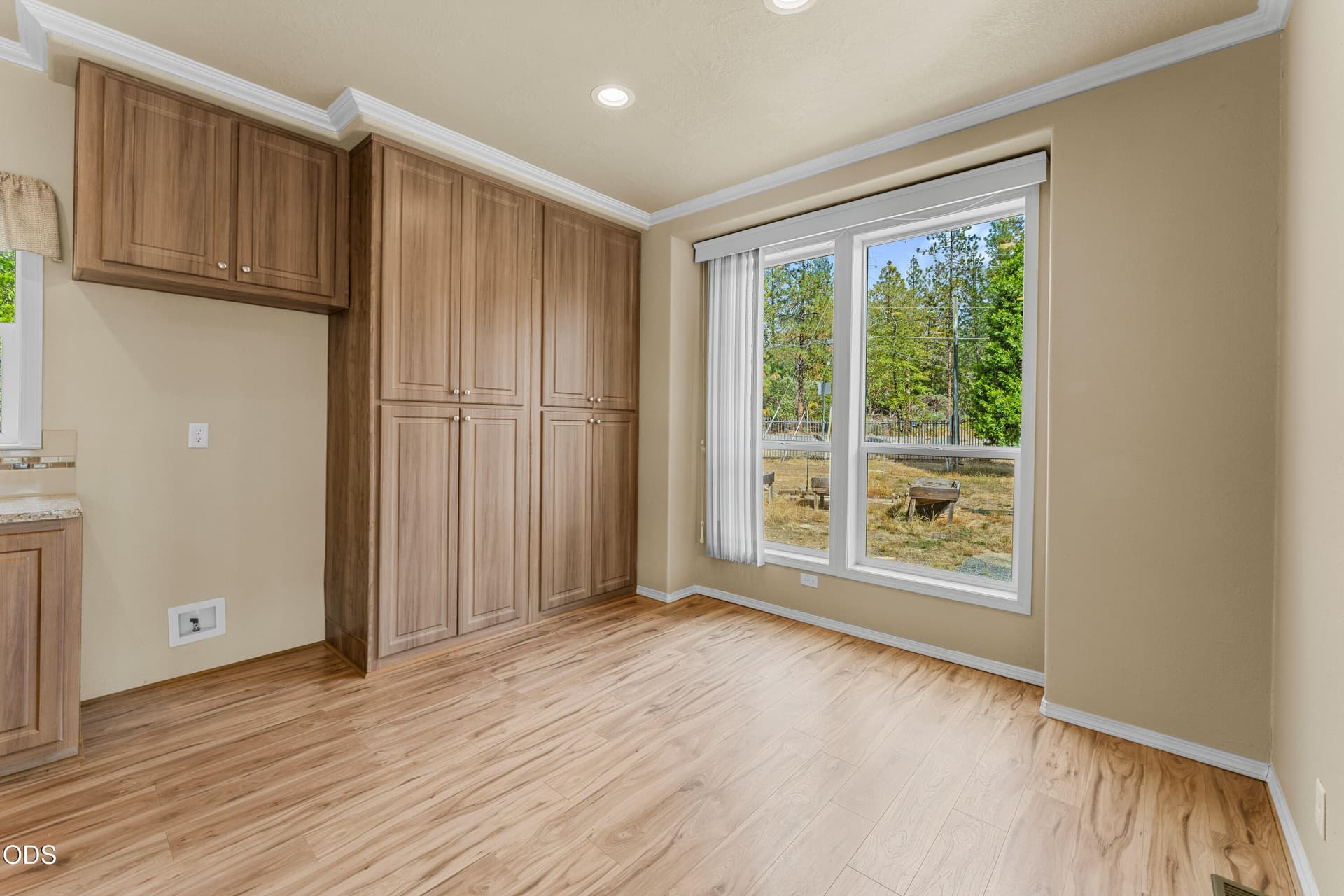 08-INT (3 of 17). Photo 5 of 22, 2085 Stringer Gap Road, Grants Pass, OR 97527