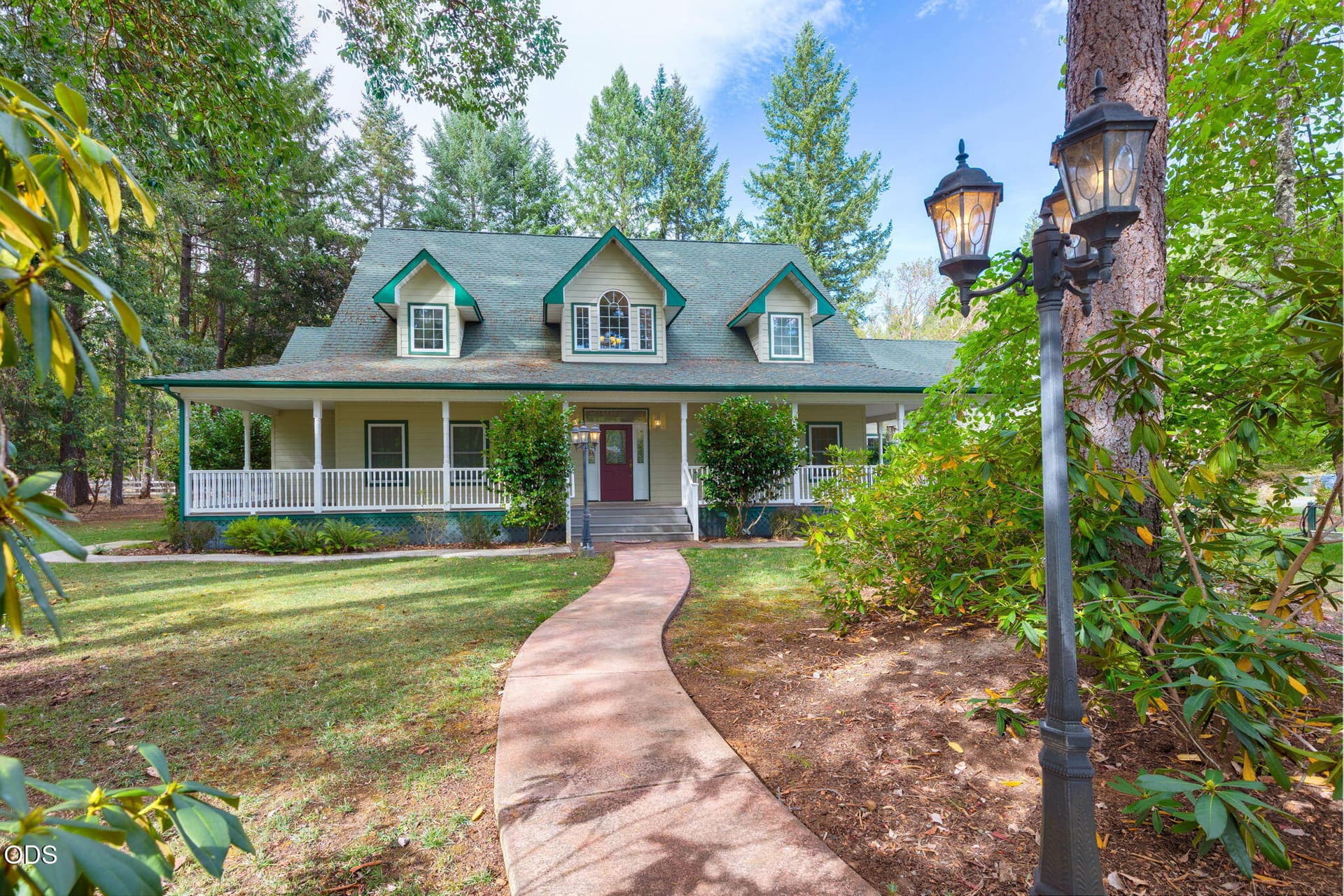 22-web-or-mls-306-white-oak-dr. Photo 1 of 84, 306 White Oak Drive, Cave Junction, OR 97523