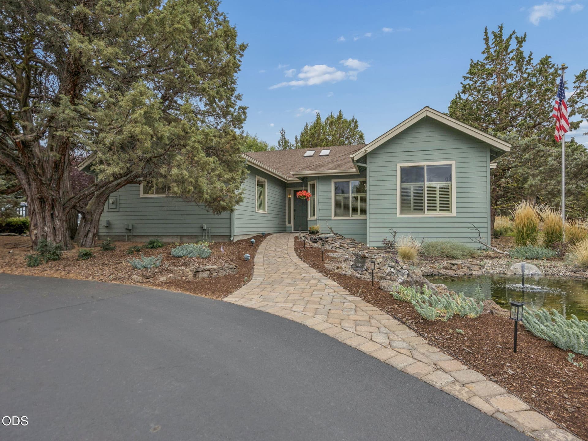 4-web-or-mls-20260912-0120-2. Photo 4 of 120, 2311 Condor Drive, Redmond, OR 97756