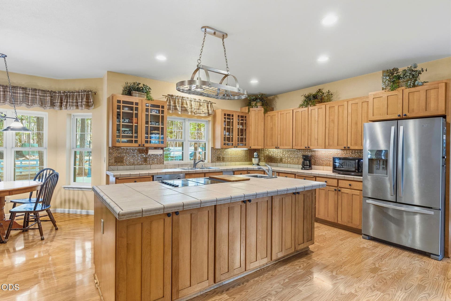 53-web-or-mls-306-white-oak-dr. Photo 5 of 84, 306 White Oak Drive, Cave Junction, OR 97523