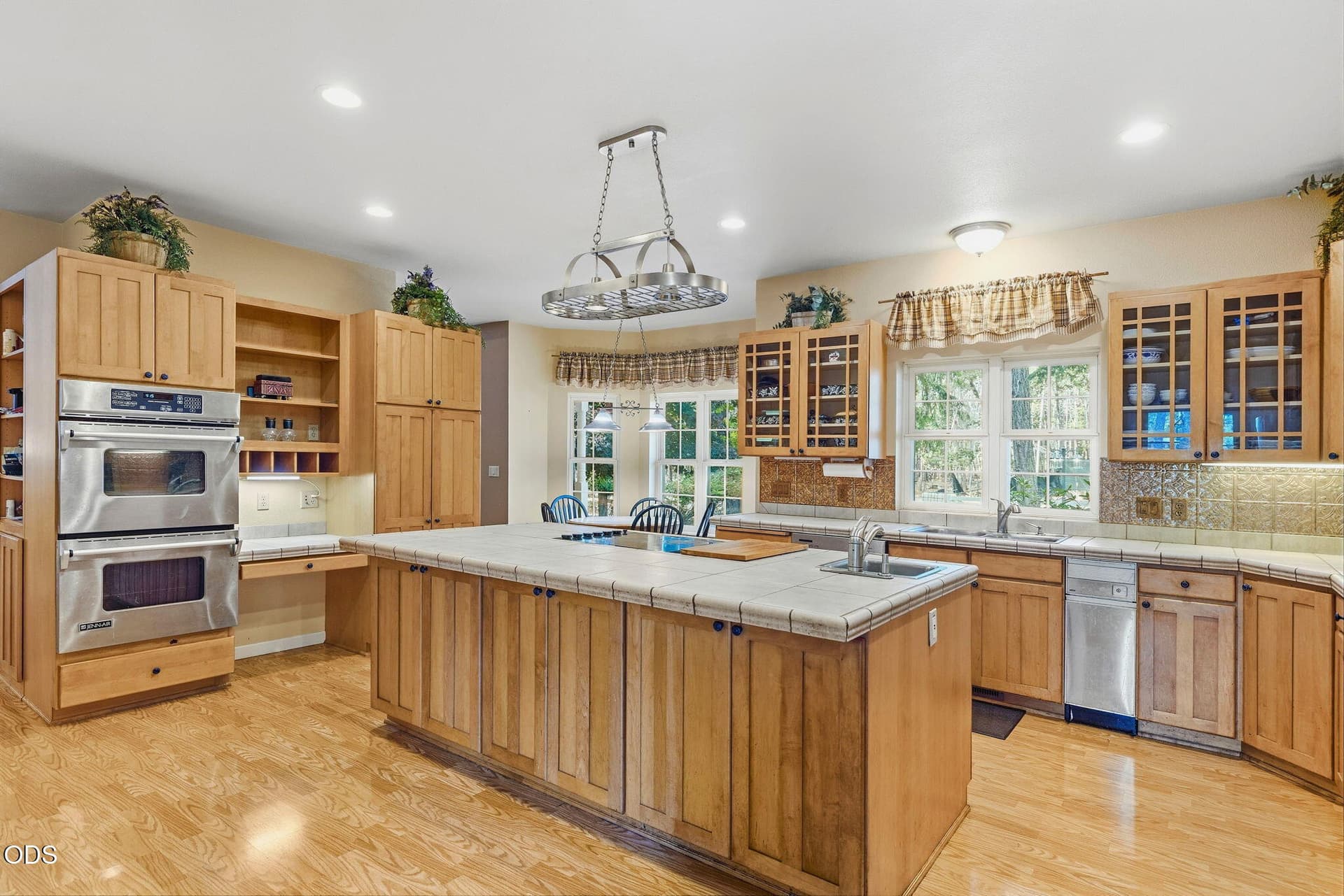 54-web-or-mls-306-white-oak-dr. Photo 4 of 84, 306 White Oak Drive, Cave Junction, OR 97523