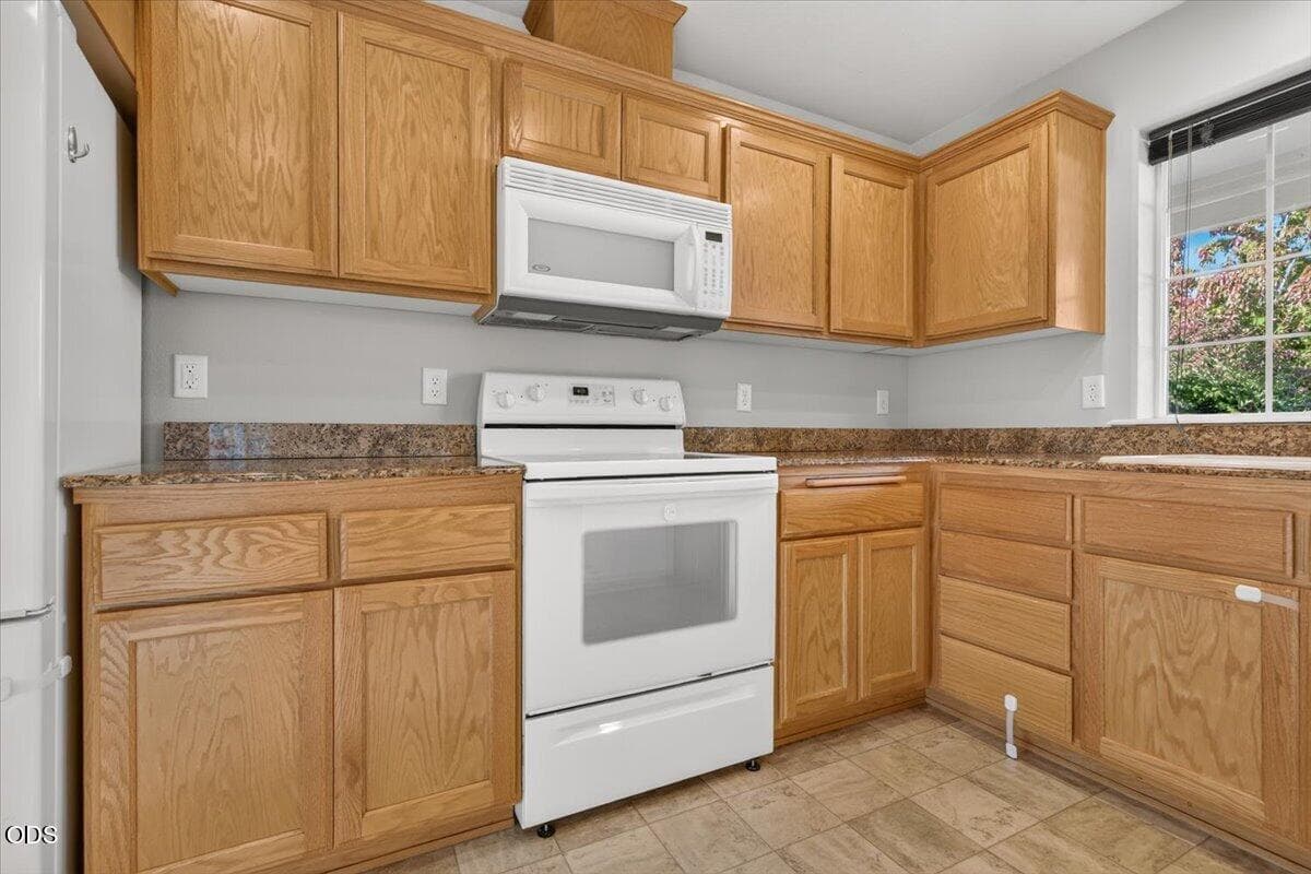 12-12. Photo 5 of 30, 2320 Kamerin Lane, Medford, OR 97501
