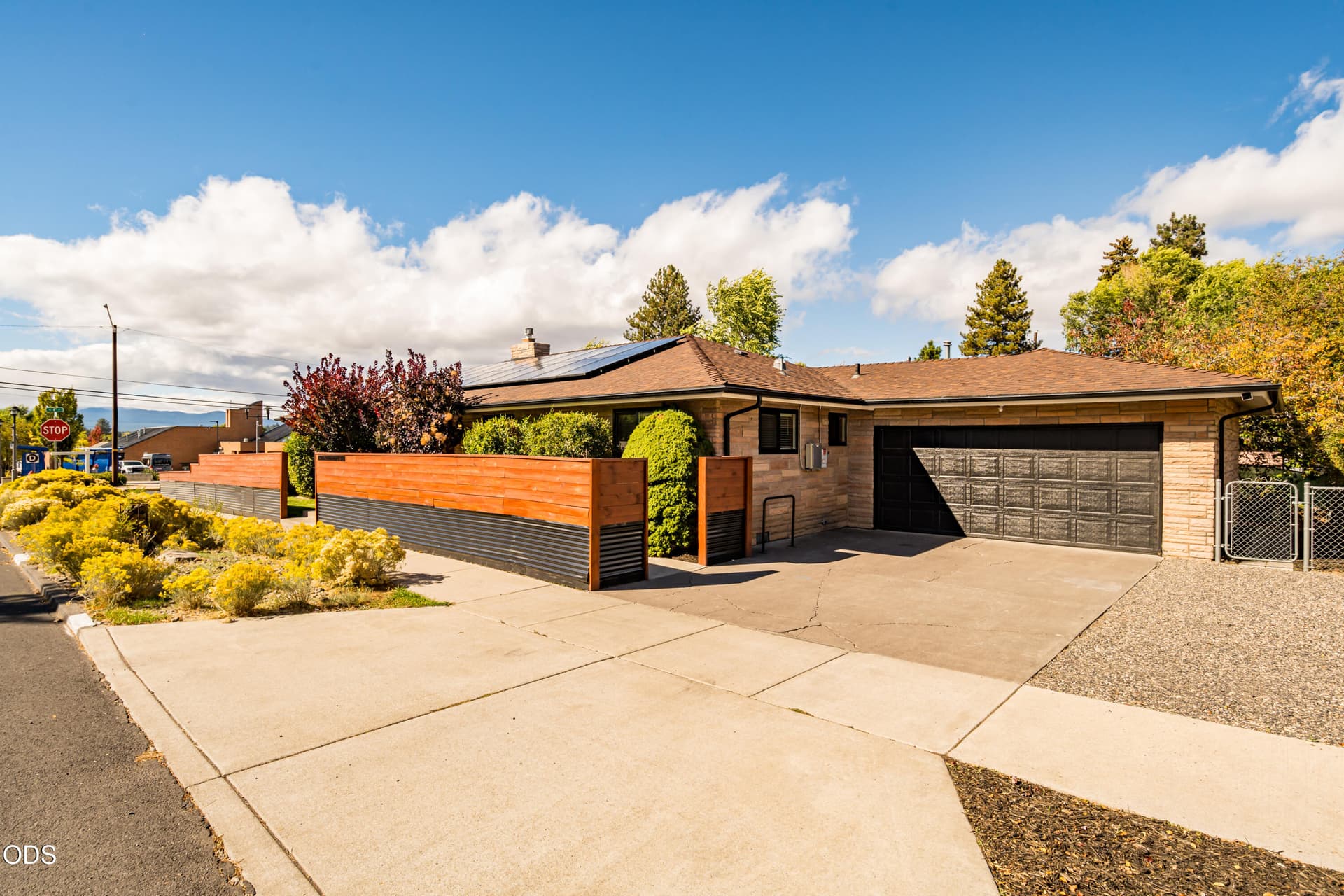 JH5_0688. Photo 3 of 45, 408 NE Hawthorne Avenue, Bend, OR 97701
