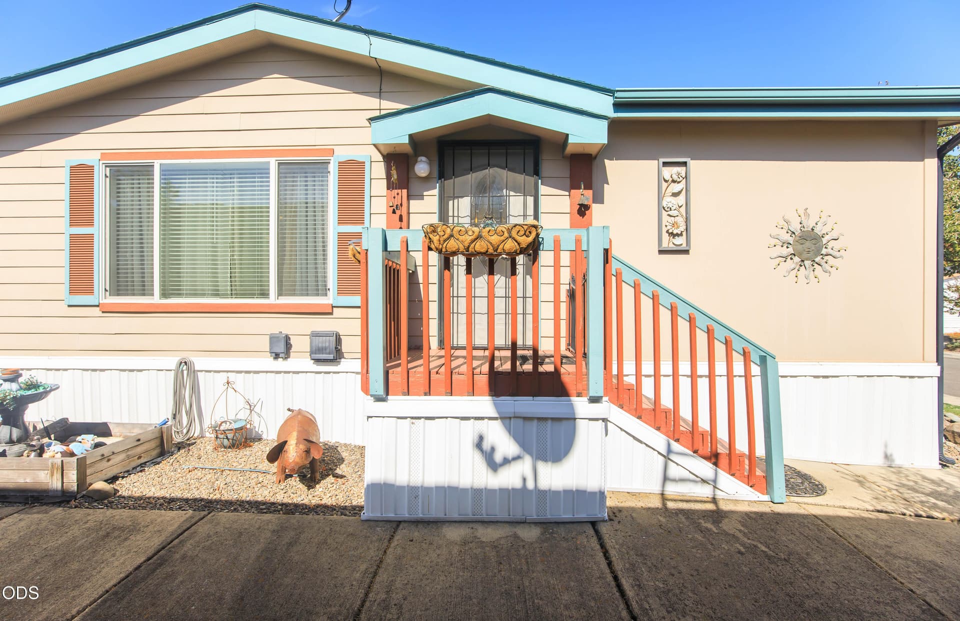 Front door. Photo 3 of 32, 10 E South Stage Road Unit SPC 505, Medford, OR 97501