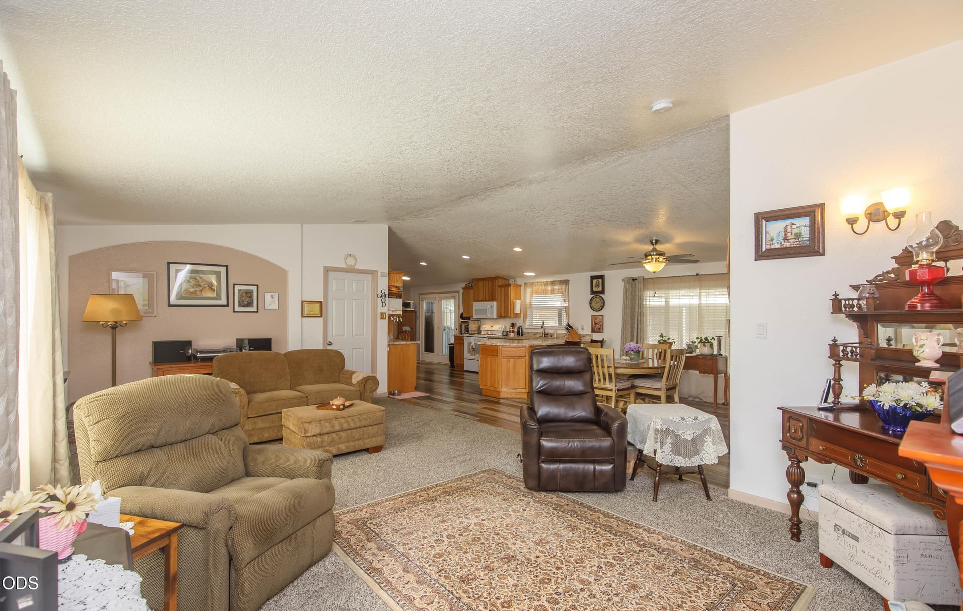 Great room. Photo 4 of 32, 10 E South Stage Road Unit SPC 505, Medford, OR 97501