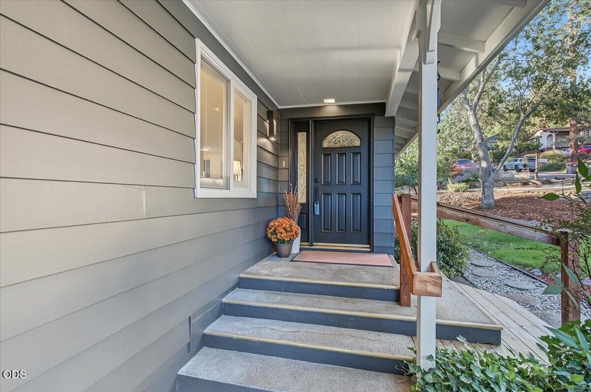 10-10. Photo 4 of 38, 215 Stagecoach Drive, Jacksonville, OR 97530
