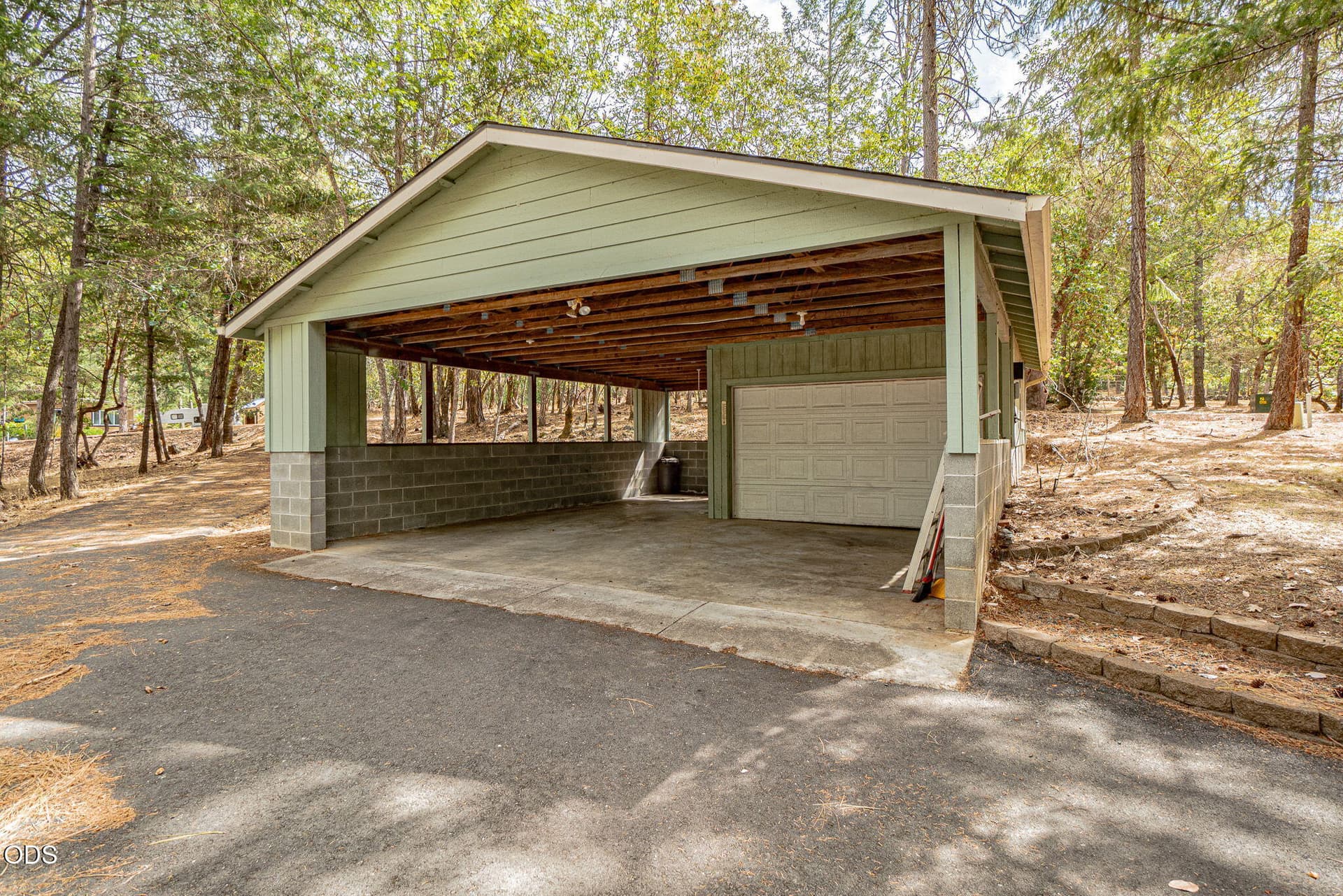 3 Carport Garage. Photo 3 of 35, 124 Dearing Way, Grants Pass, OR 97527