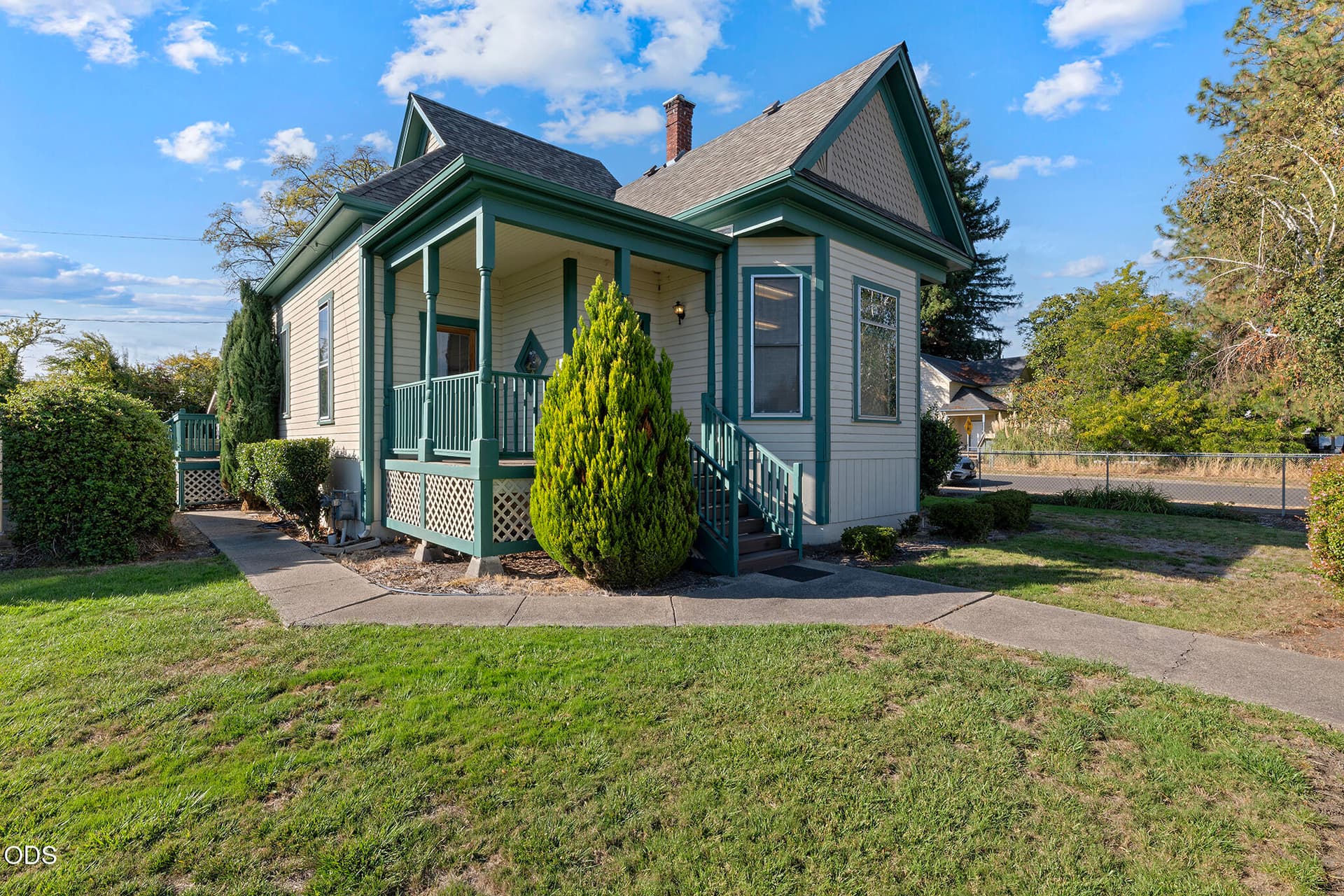 DSC_9171. Photo 2 of 51, 411 NW E Street, Grants Pass, OR 97526