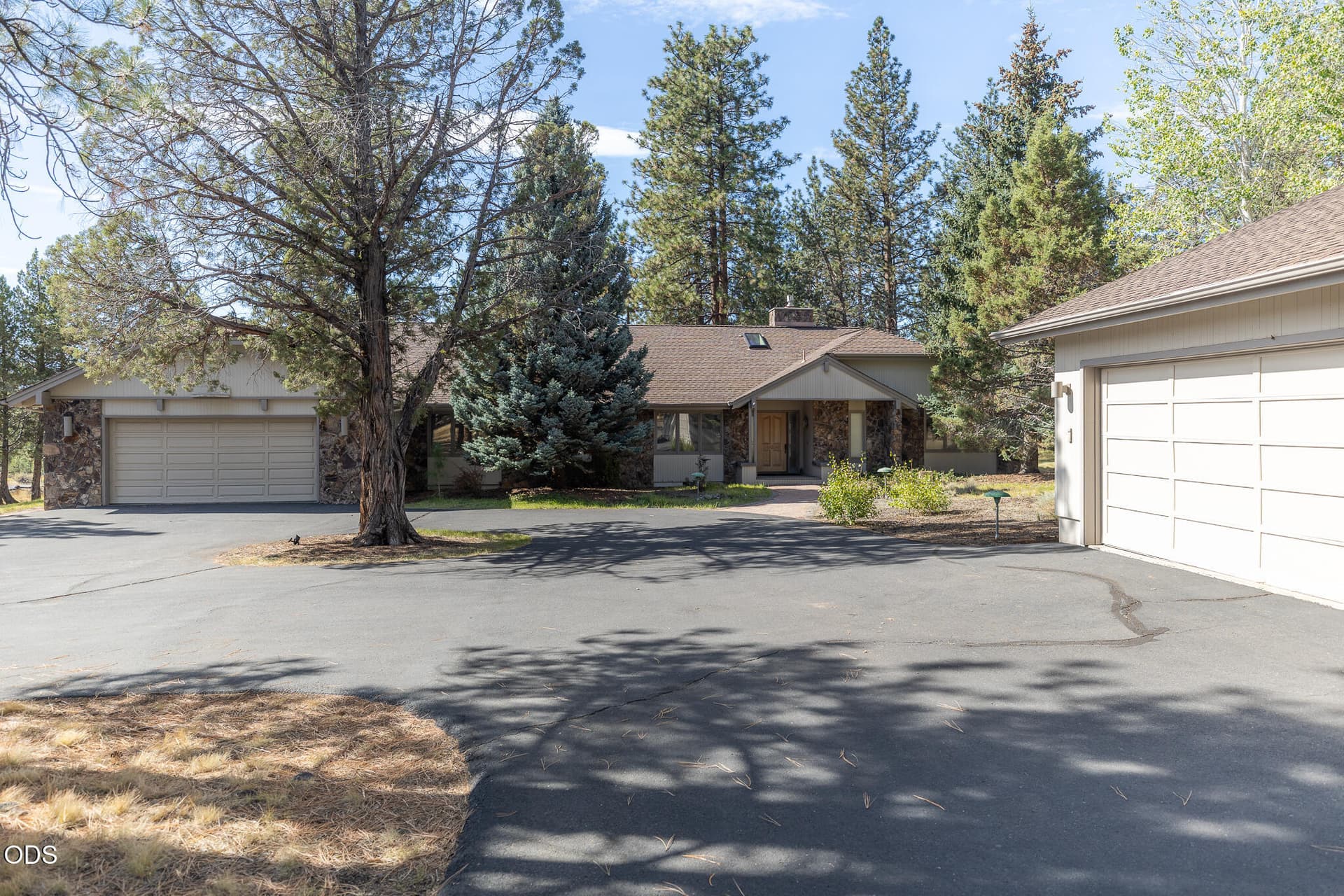 4. Photo 4 of 46, 16010 Old Juniper Road, Sisters, OR 97759