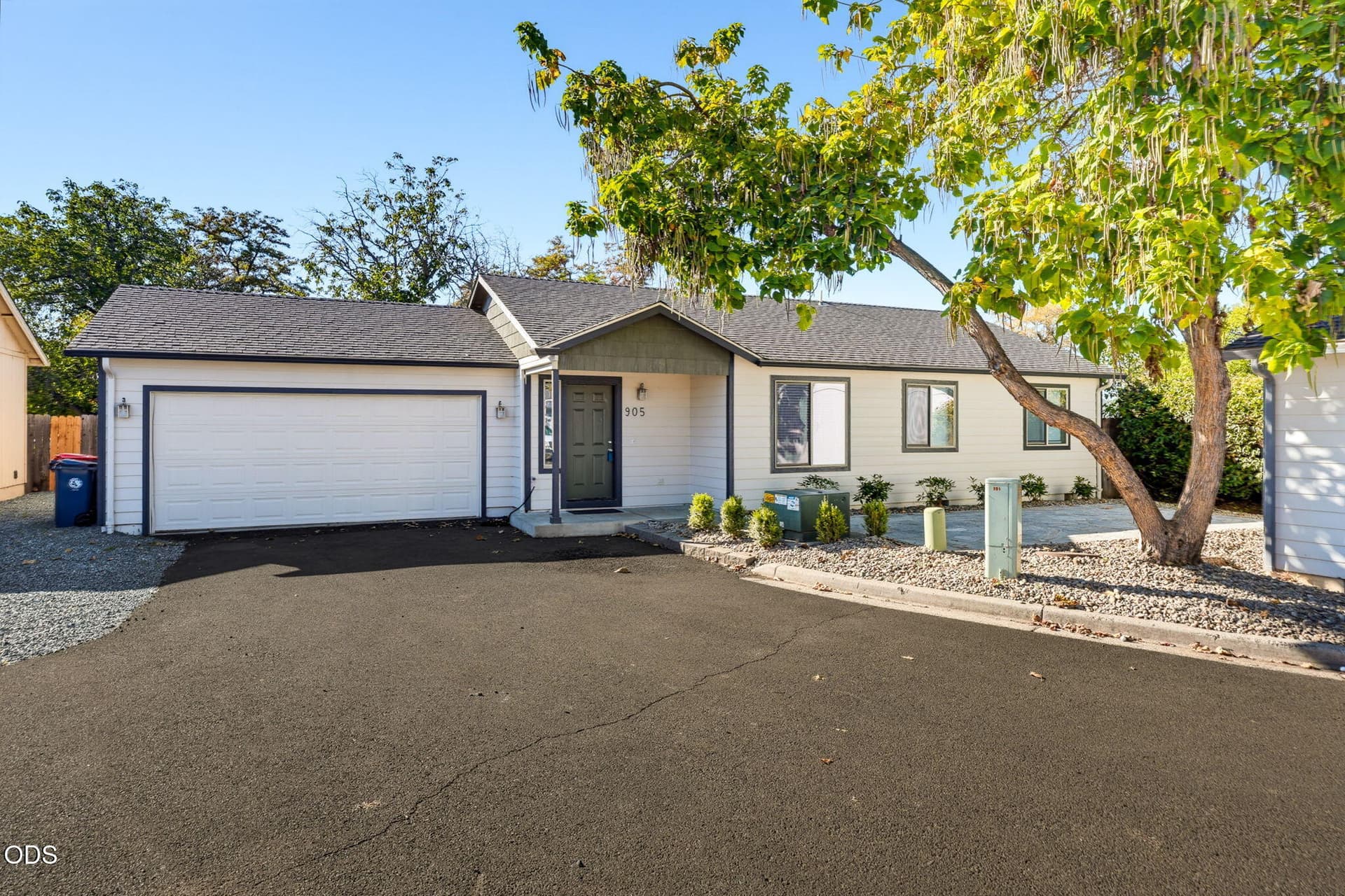 ApxNS00001. Photo 1 of 30, 905 Narregan Street, Medford, OR 97501