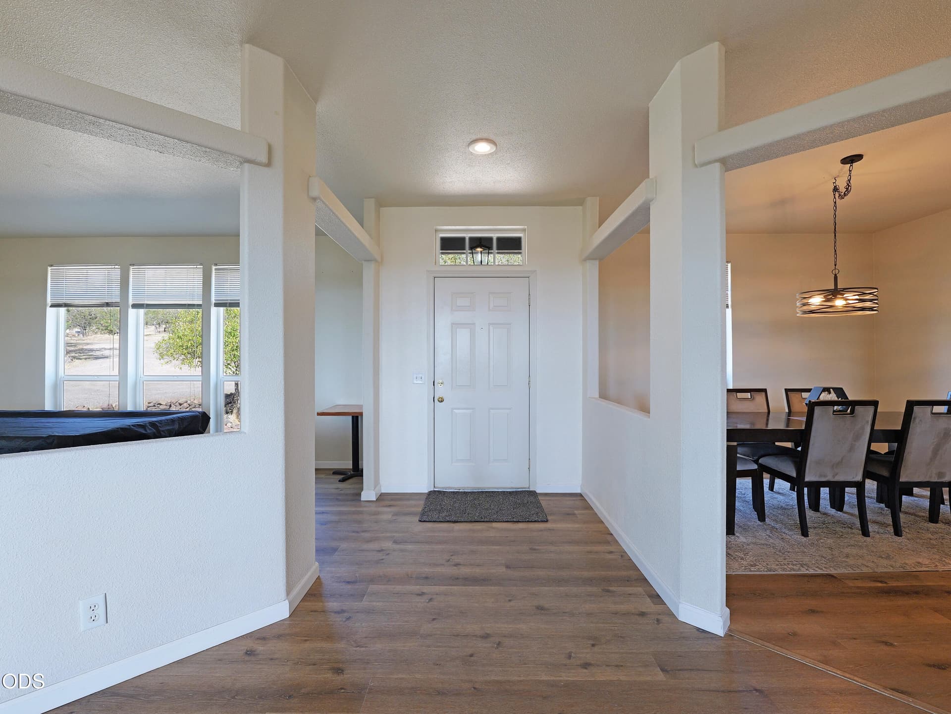 Entry. Photo 5 of 69, 1234 Wedgewood Drive, Eagle Point, OR 97524