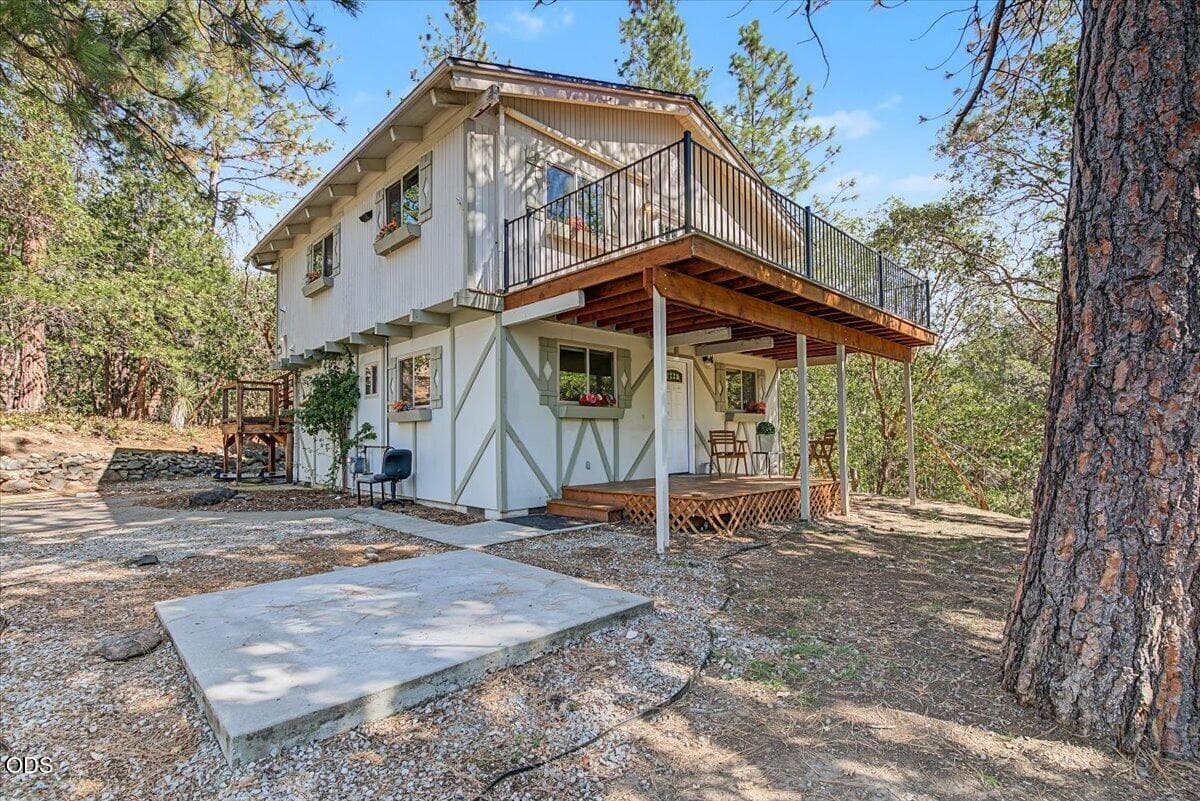 60-9R9A7219. Photo 2 of 38, 1277 N 5th Avenue, Gold Hill, OR 97525