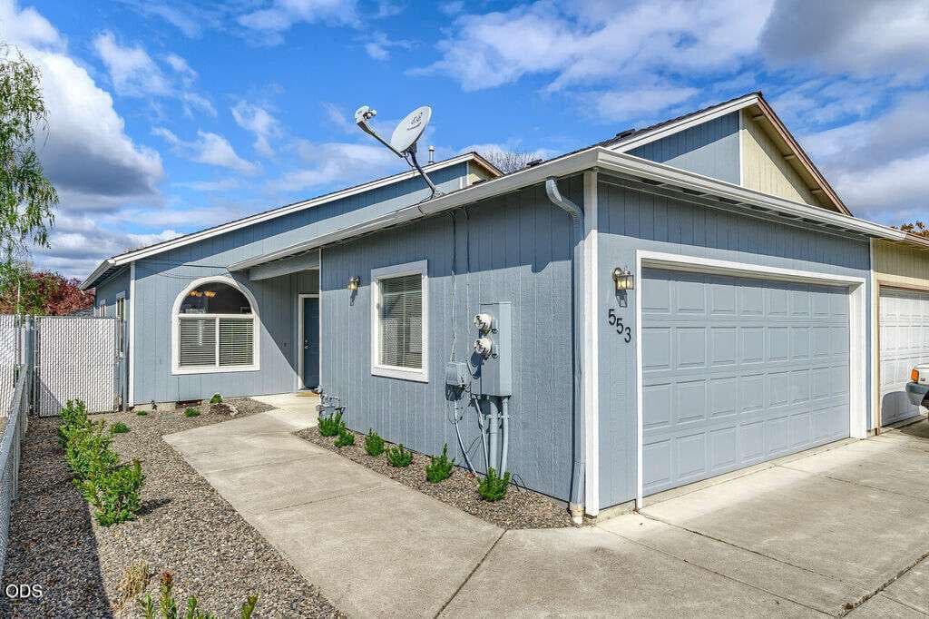 Gartland.1. Photo 1 of 18, 553 Mountain View Drive, Central Point, OR 97502