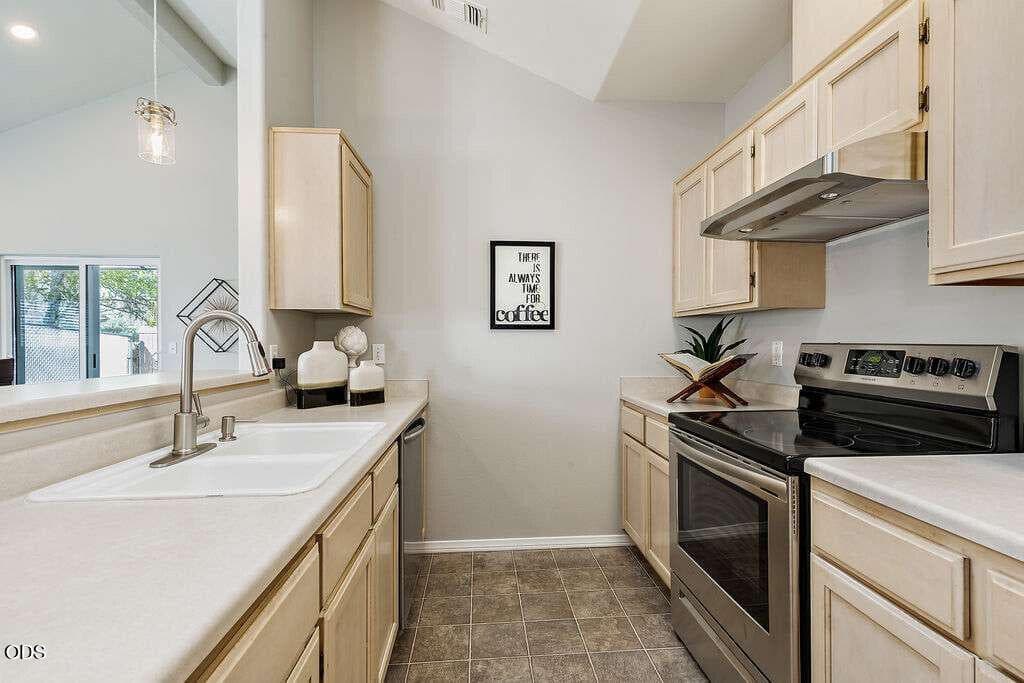 Gartland.5. Photo 5 of 18, 553 Mountain View Drive, Central Point, OR 97502