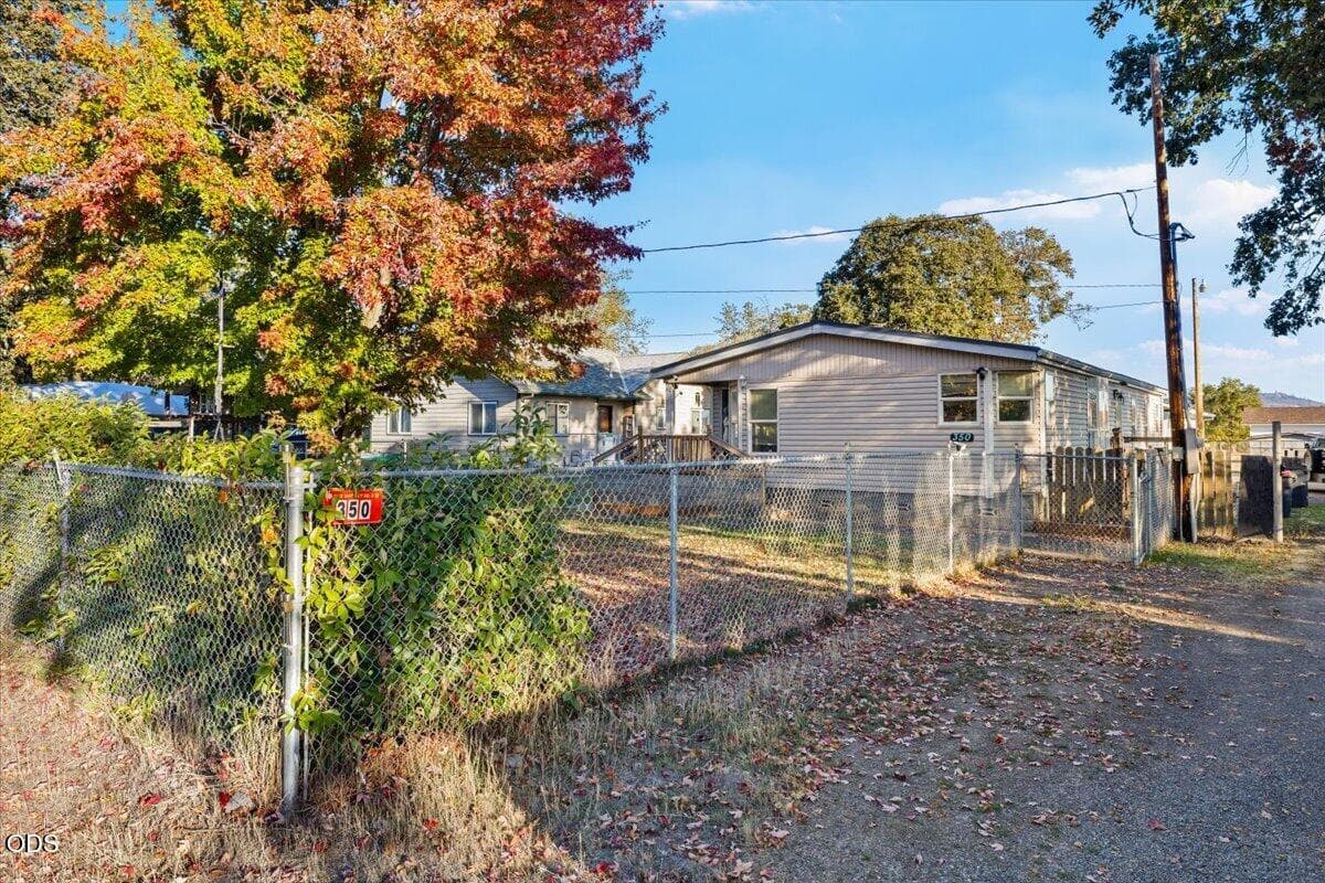 01-CI_2289. Photo 2 of 28, 350 W Gregory Road, Central Point, OR 97502